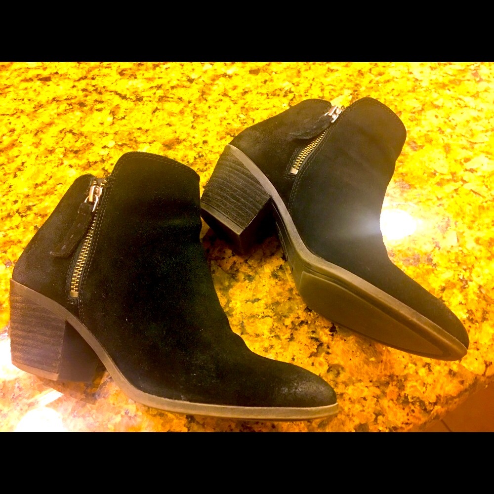 Frye Black Holly Suede Booties Ankle boots size 6